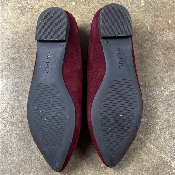 Vionic Caballo Burgundy/wine Pointed Toe Flats
Size: 6 - Picture 2 of 10